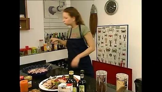 Chef kontol besar ngentot dan crot di memek sempit dua gadis remaja cantik