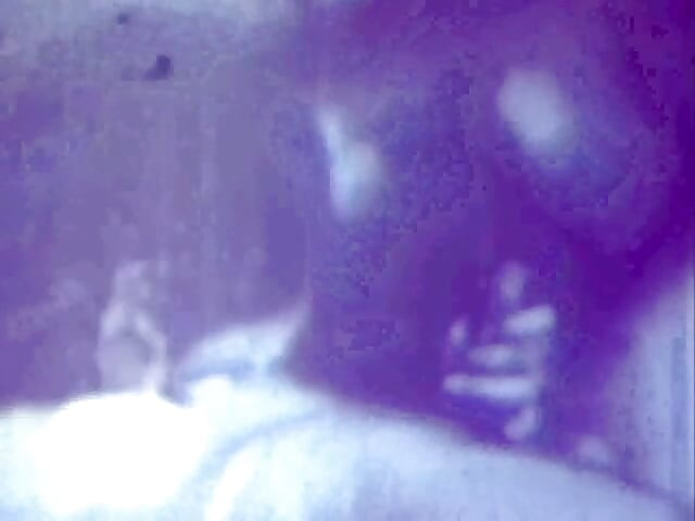 Vintage MILF knows how to please her man  (No audio but music)