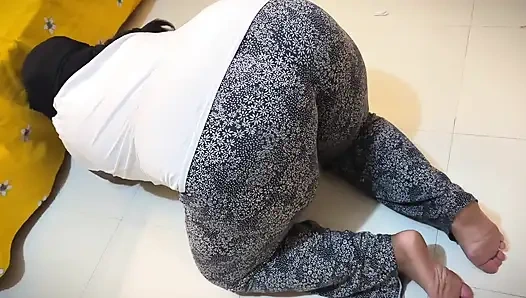 Big Ass Curvy Muslim Hot Stepmom Stuck Under Bed Then She Want Anal Fuck From Me! Episode-1
