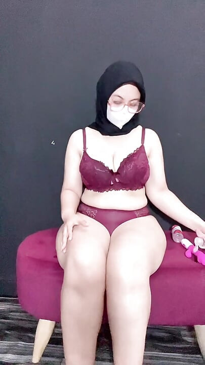Indonesische sexy vrouw die masturbeert