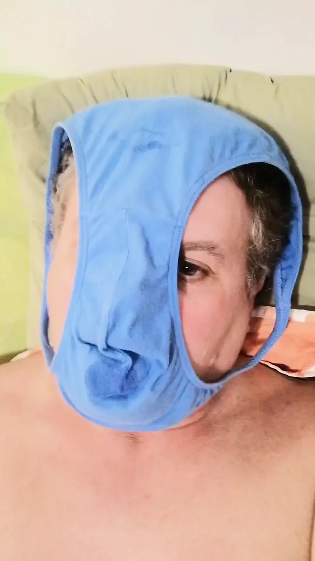 I sniff my panties and it makes me cum
