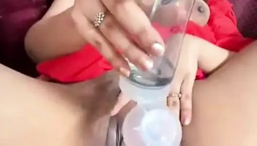 Gadis seksi lagi asik fingering memeknya