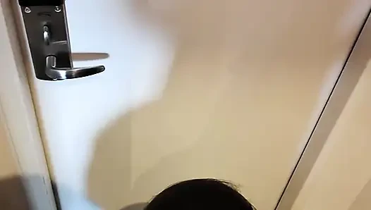 Ben odamı beklerken büyük zenci yarağı beni otelde sikiyor