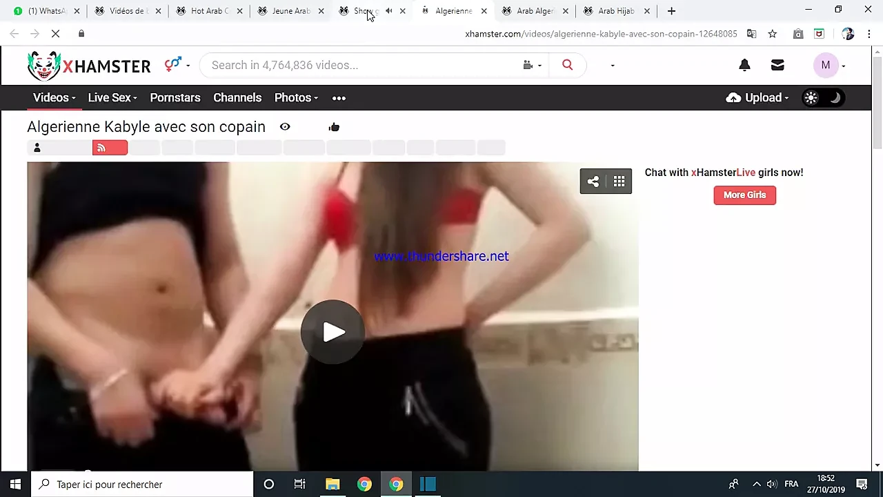 Sexy hijab show - 2 senhoras árabes provocando com uma bunda enorme