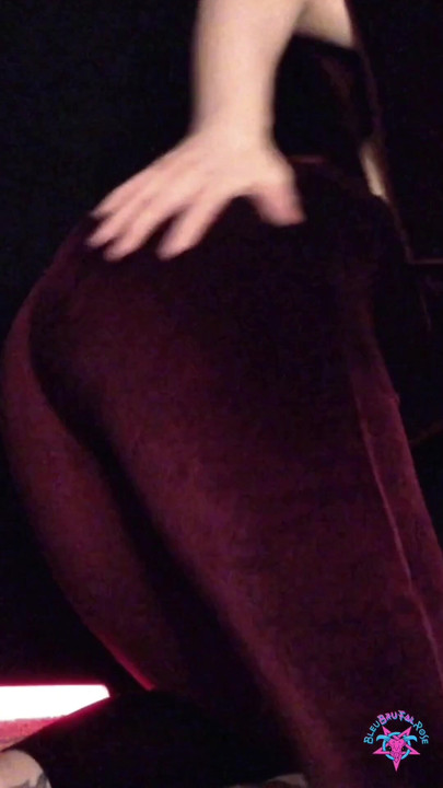 BOURGOGNE VELOUR - THE FULL PORN VIDEO IS AVAILABLE ON MY PROFILE
