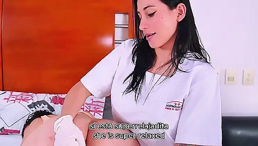 Kitty DJ и Jennifer Play - горячие медсестры поедают киску в отделении неотложной помощи - лесбиянка с пальцами, языком и взрывоопасным сквиртом