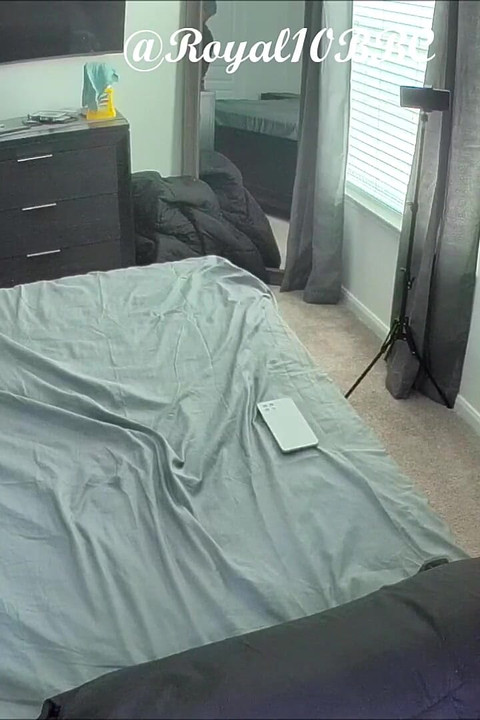 Another Chic That Keeps Coming Back for That Nut