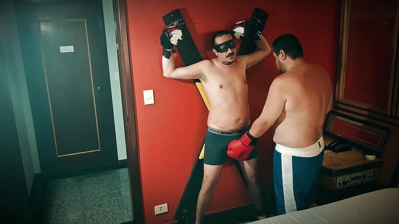 X Domination: Bear Boxing Vs Jobber