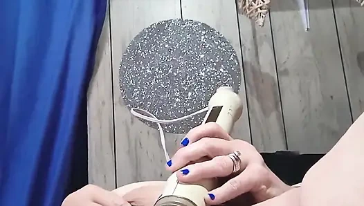 Возбужденная сучка использует 3, чтобы удовлетворить ее грязные потребности