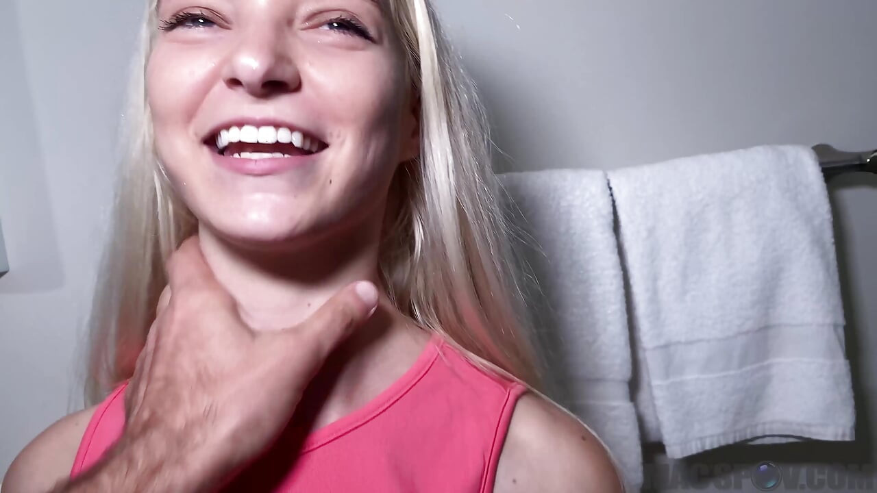 Lana Sharpova cao mảnh mai tóc vàng được đụ và chảy tràn tinh dịch từ Jmac