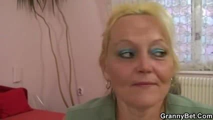 Stranger bangs her old hairy hole