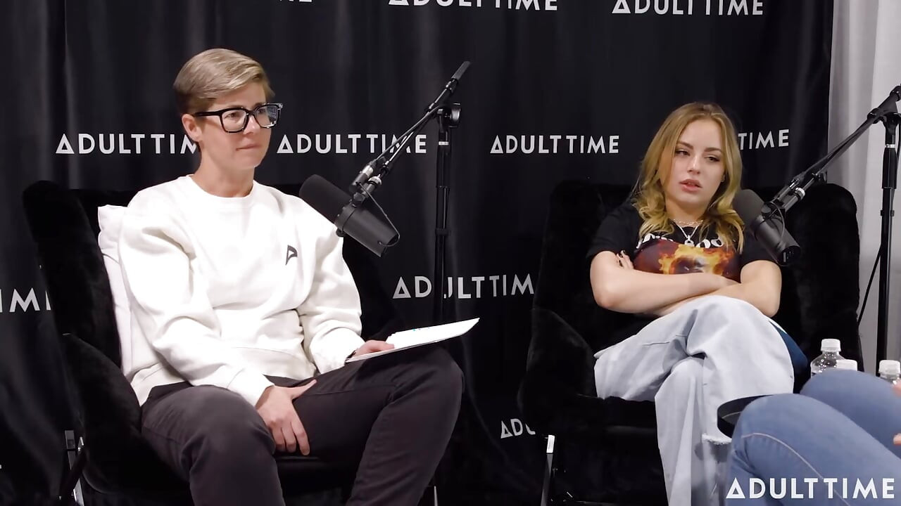 Gizelle Blanco ve Anna Claire Feromonları Bulutlar, Makaslama ve Çalı | Adult Time Podcast