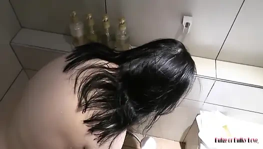 Büyük memeli evli kadın, kalın ve utanmaz dölleme seksi. Tombul olgun özel video, mutlaka görülmeli!