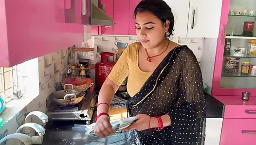 Сводной сестре нужна моя помощь, чтобы отправиться в парк воды со своим бойфрендом, взамен сестра сделает все для меня