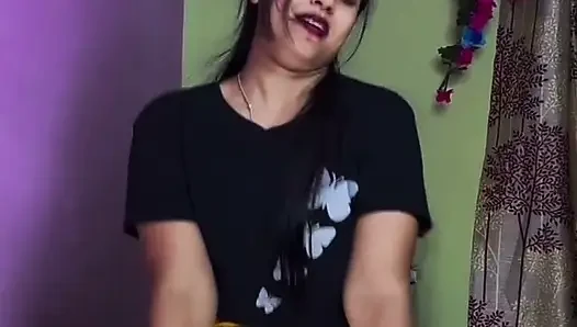 Indian Dehati young bhabhi aaur gav ka ladka aaj bhabhi ke bade bade boobs suma bhabhi bahot khush ho gai - boobs suking video h