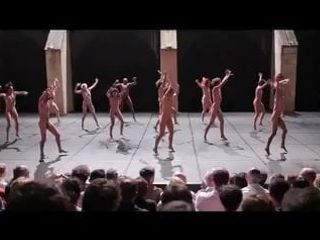 नग्न नृत्य कला