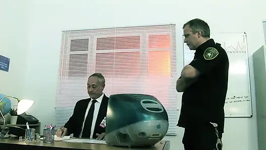 Sorun değil, polis yardım etmek için burada