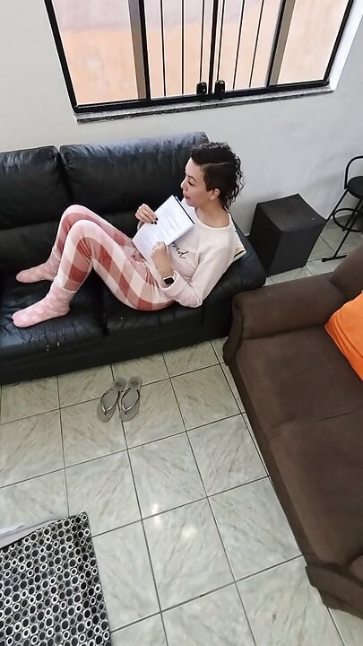 Ea știe cum să ajute la masturbare și înghite totul. Tabu.