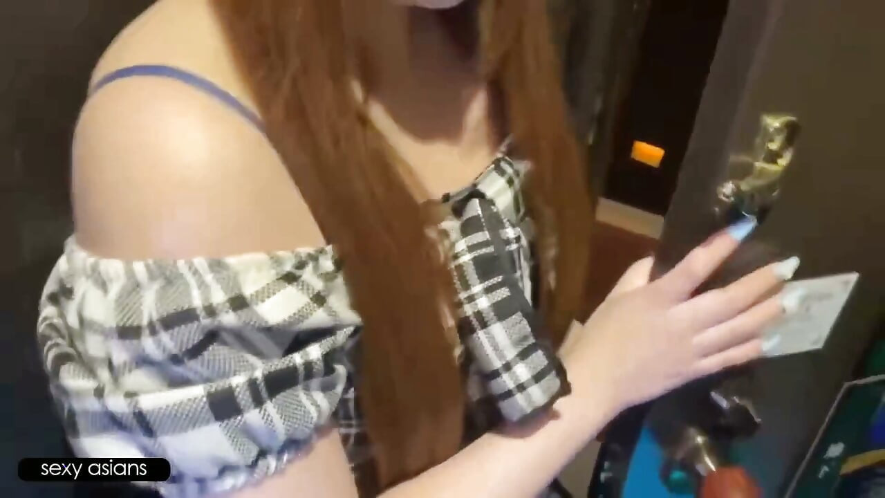 Kafé-skjønnhet som forfølger drømmen om å bli idol har rå sex og får creampie i sin siste private video.