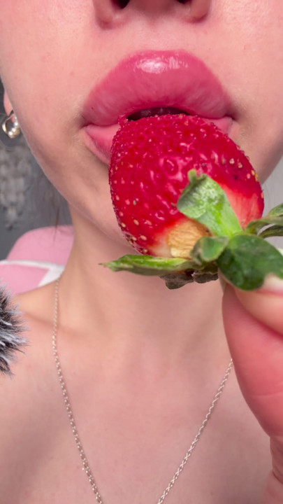 Juicy strawberry asmr - wet lips Close-up