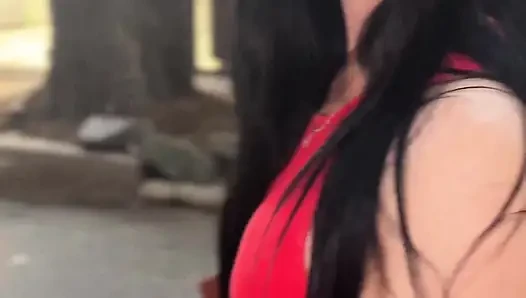 Latin hatun Yenifer Chacon çatıda flört ediyor