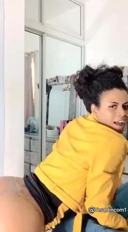 Tasty moves her body (Sabrosa mueve su cuerpo)