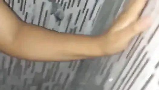 İş arkadaşım beni evine ve hatta banyosuna davet etti ve bu ABD'de oldu