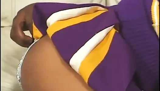 Teenie-schlampe fickt lehrerin, um cheerleader zu sein