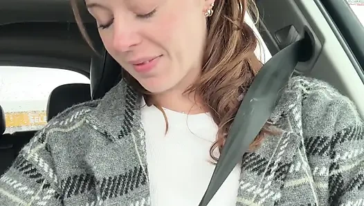 Aku berusaha untuk nggak crot terlalu keras waktu aku lagi ngocok kontolku