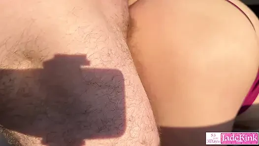 Ateşli sarışın öğrenci Jade Kink otel odasında sikiliyor