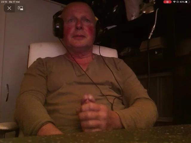 Sexy daddy watching ladies online and getting horny