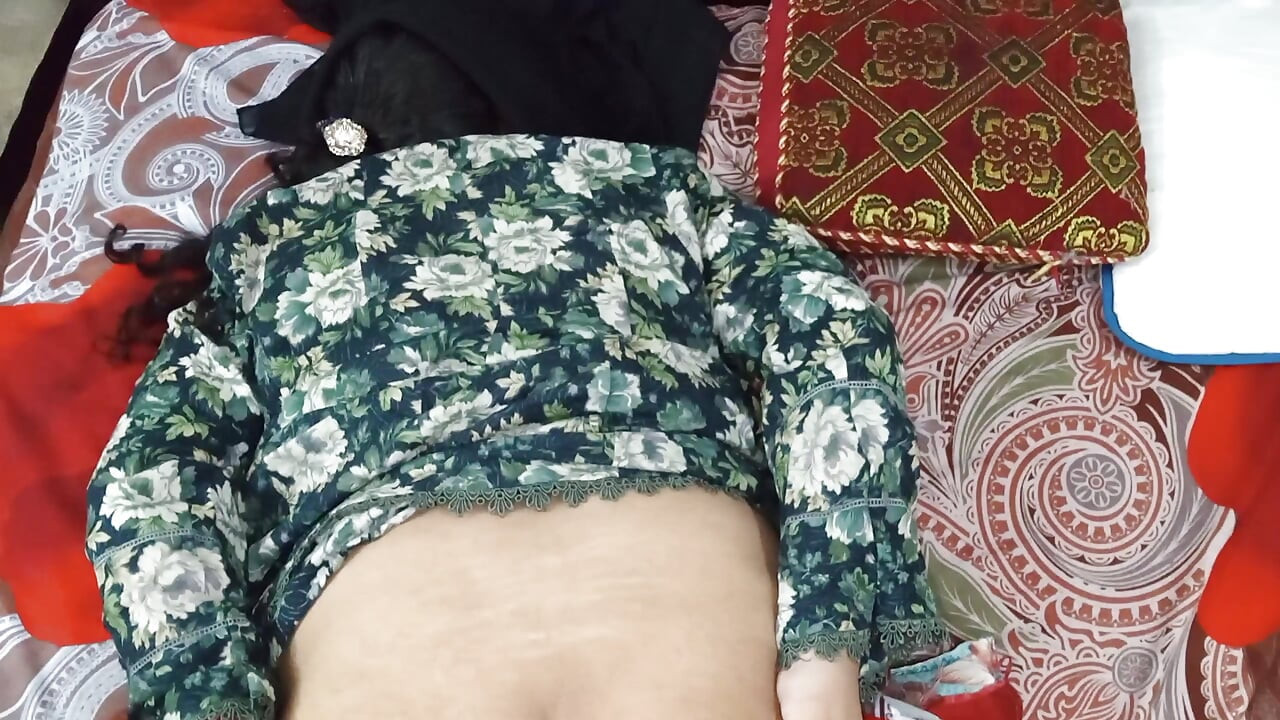 Много твърдо чукане с моята сладка индийска съпруга