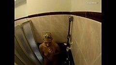 Spy Spy Peeping Hidden Camera - Emily und der Orgasmus der Dusche