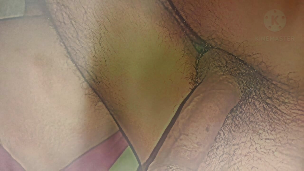 Vruća indijska teta u sareeju, senzualno drkanje, otvoreno ulje za masažu, jebanje