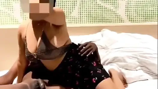 Kocası video izliyor ve sikişiyor