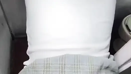 Sınıf arkadaşımı banyoda siktim