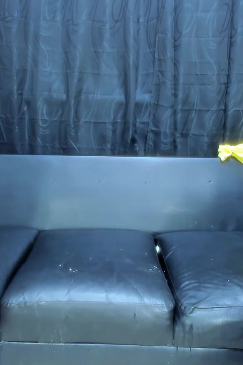 Hluboké sání: horká ústa mé děvky požírají můj tvrdý penis