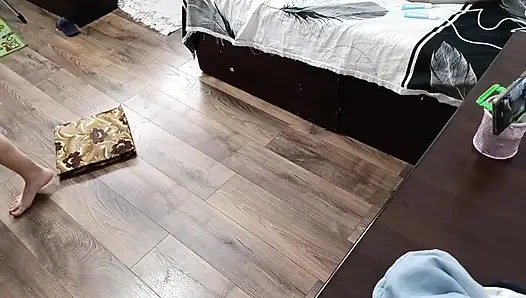 Istri seksi lagi olahraga sambil bugil di rumah