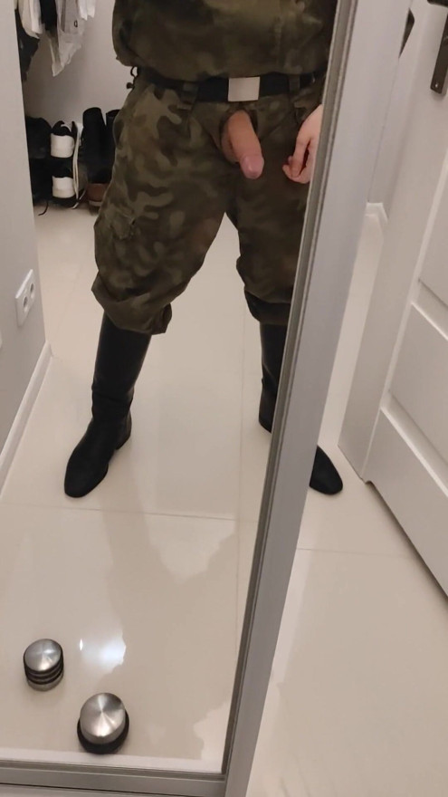 Gay soldier jerks off in military officers 4 | Clip 1