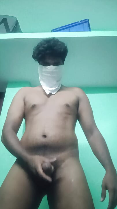 تابستان بالاخره فرا رسیده است و همه دخترها در حال لخت شدن با بیکینی های باریک خود هستند. در این بازی شما روی یک گرمسیری فرود می آیید