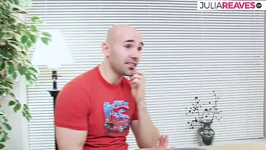 Wajah gadis hot ini dientot habis-habisan di sofa sampai dicrot sperma hangat