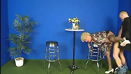 Pelacur dewasa dientot dua kontol, satu per satu