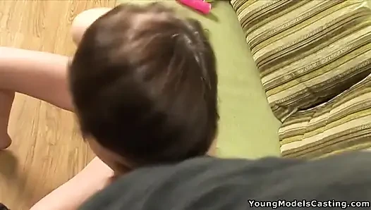 Yuliya ist ein weiterer heißer teenager, der denkt, dass sie den Darm hat, um eines tages ein großer pornostar zu sein