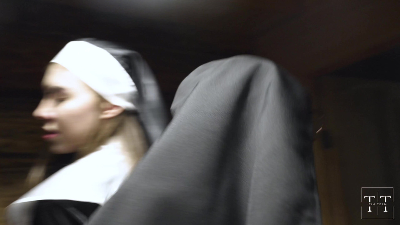 悪質な修道院パート5.聖なる父は彼のすべての修道女の世話をしなければなりません