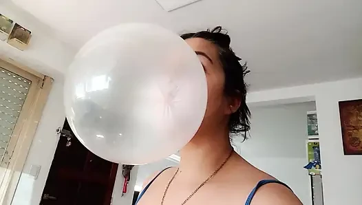 Büyük ve dağınık baloncuk baloncukları yapıyor - tavşan tezgahçı