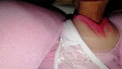 Полностью куколка в розовых губах с помадой крупным планом в домашнем видео