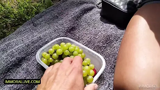 Пиздливая блондинка принимает девственность сводного братца - Горячая сводная сестренка приходит домой из колледжа и утверждает, что ее!