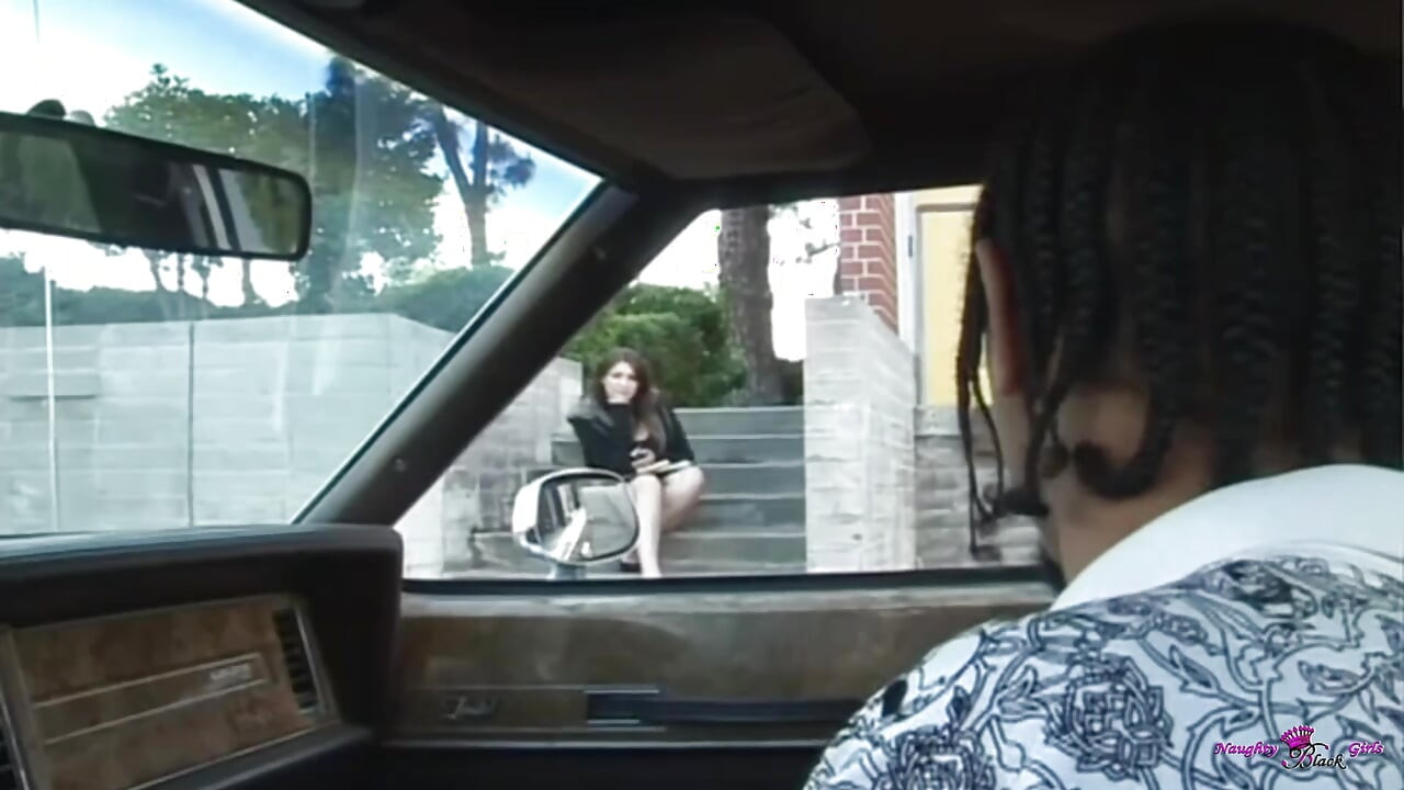 Ta biała suka lubiła mieć w sobie czarnego kutasa i orgazm na jej cycki