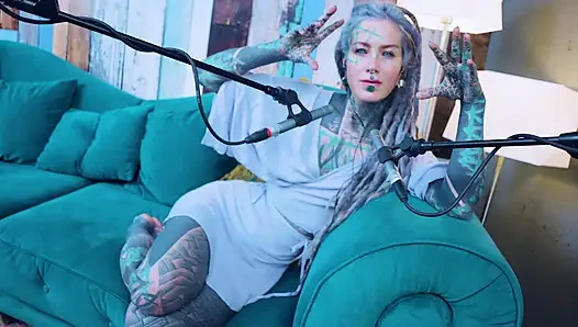 Ich spreche über M - Musik - ASMR podcast SFW spricht goth dünnes mädchen dreadlocks tattoo-modell inked mädchen