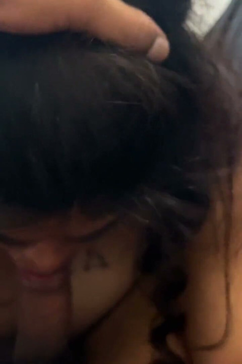 裸体说着的继母想要操继兄弟. 继兄弟让继母火辣然后性交